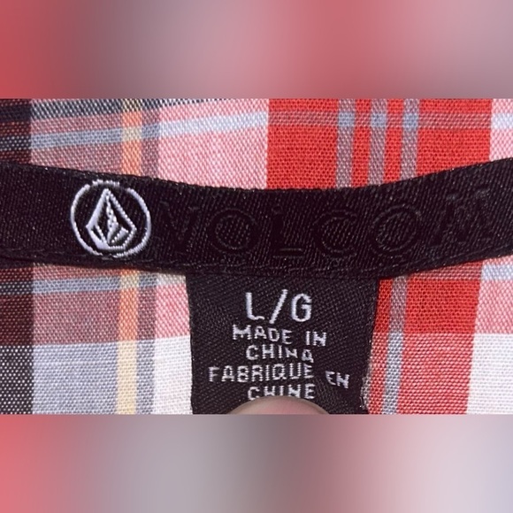 Volcom Short Sleeve  Button Down Shirt Size Large - Picture 4 of 4